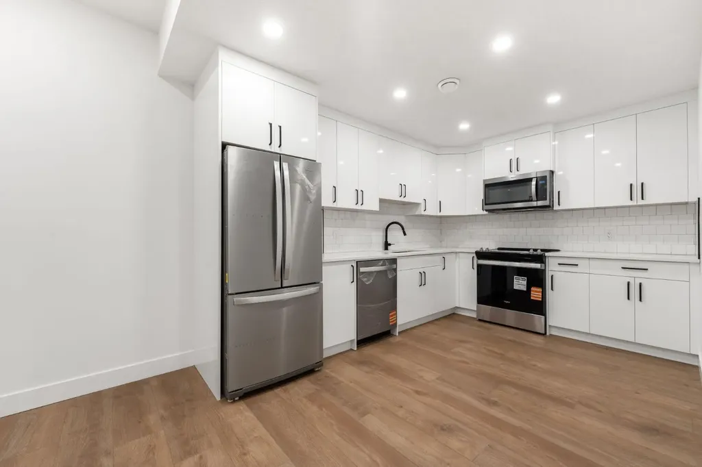 1444 43 Street SW Calgary AB T3C 2A2