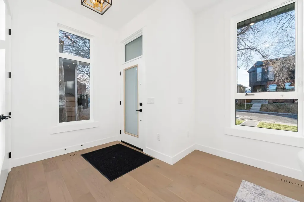 1444 43 Street SW Calgary AB T3C 2A2