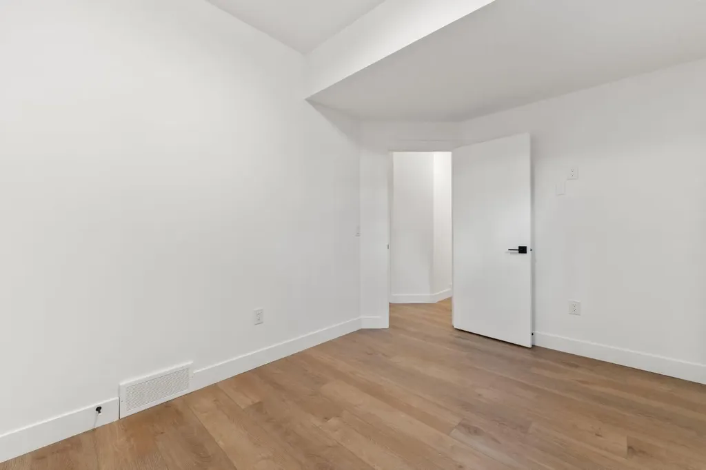 1444 43 Street SW Calgary AB T3C 2A2