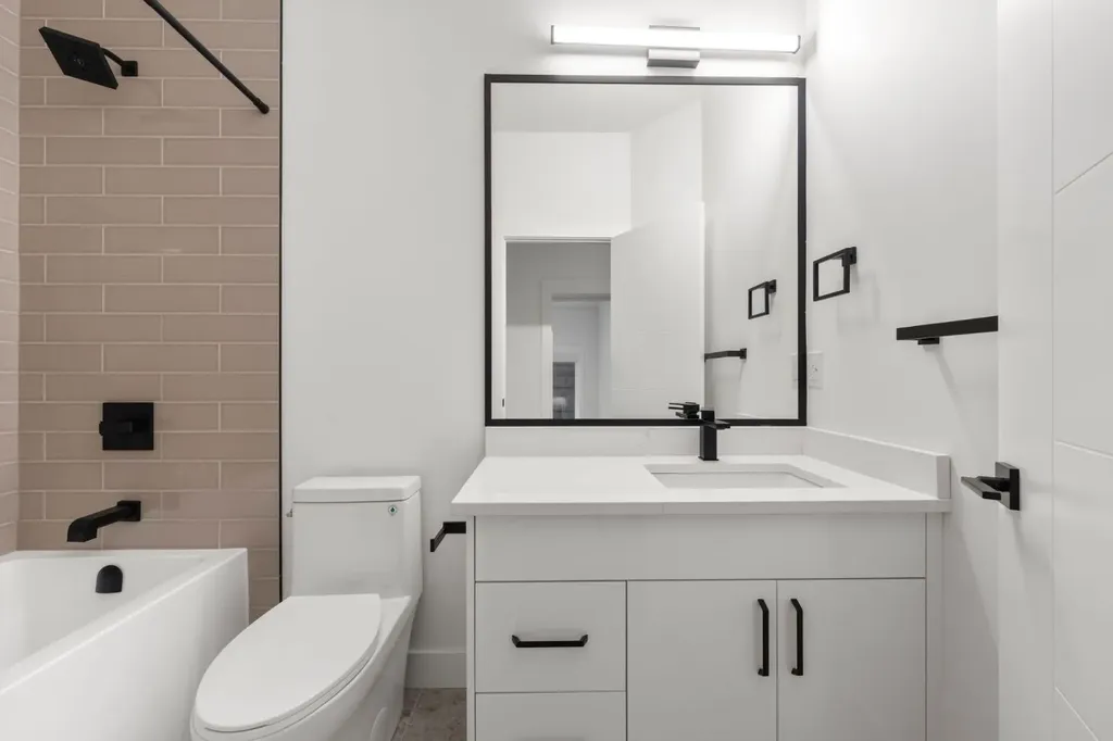 1444 43 Street SW Calgary AB T3C 2A2