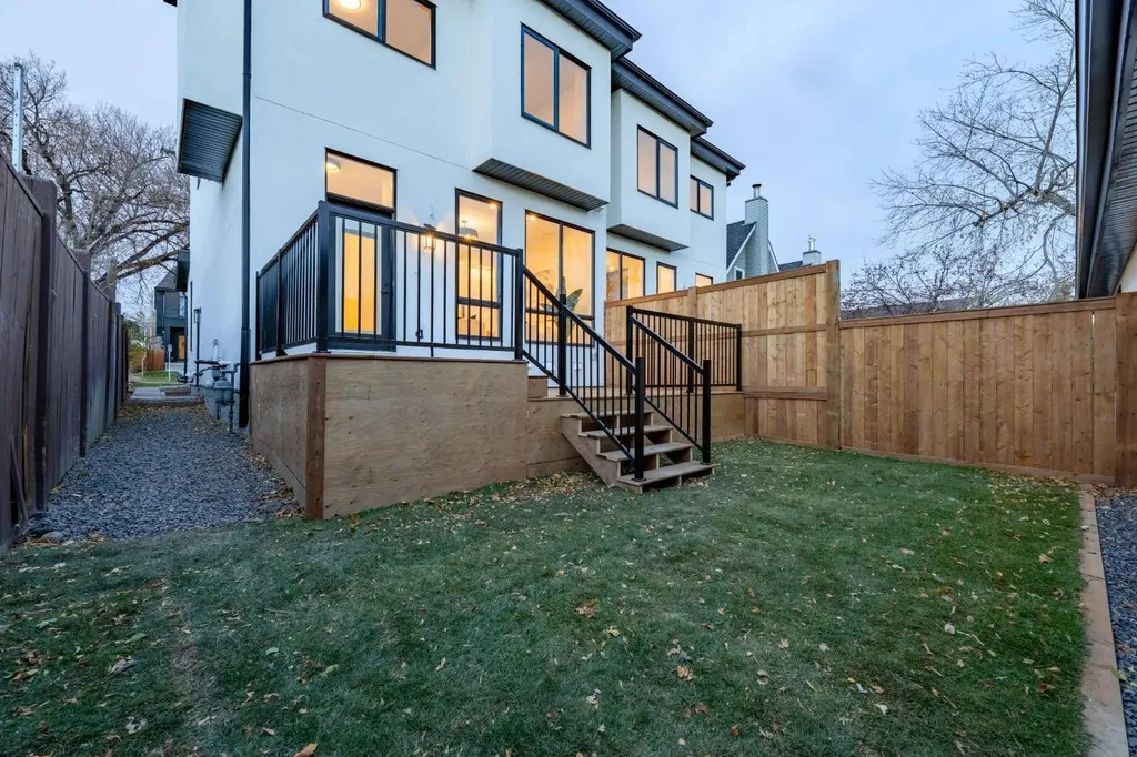 1444 43 Street SW Calgary AB T3C 2A2