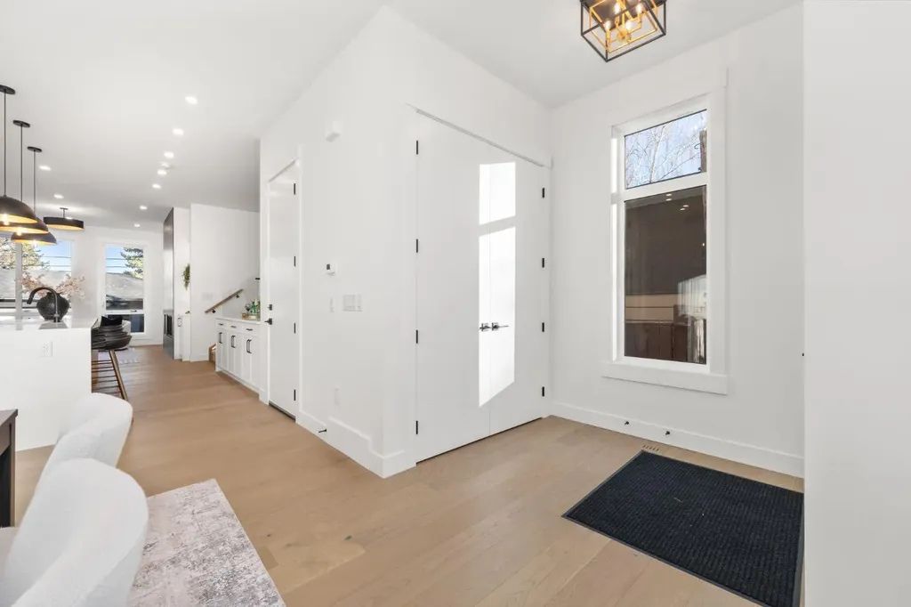 1444 43 Street SW Calgary AB T3C 2A2