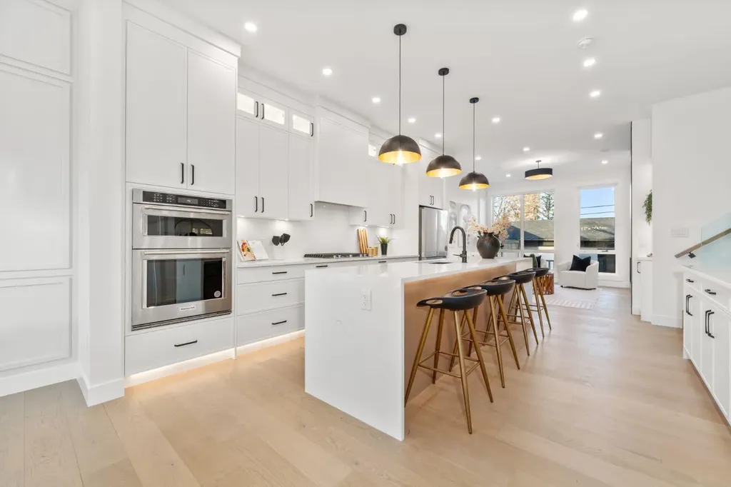1444 43 Street SW Calgary AB T3C 2A2