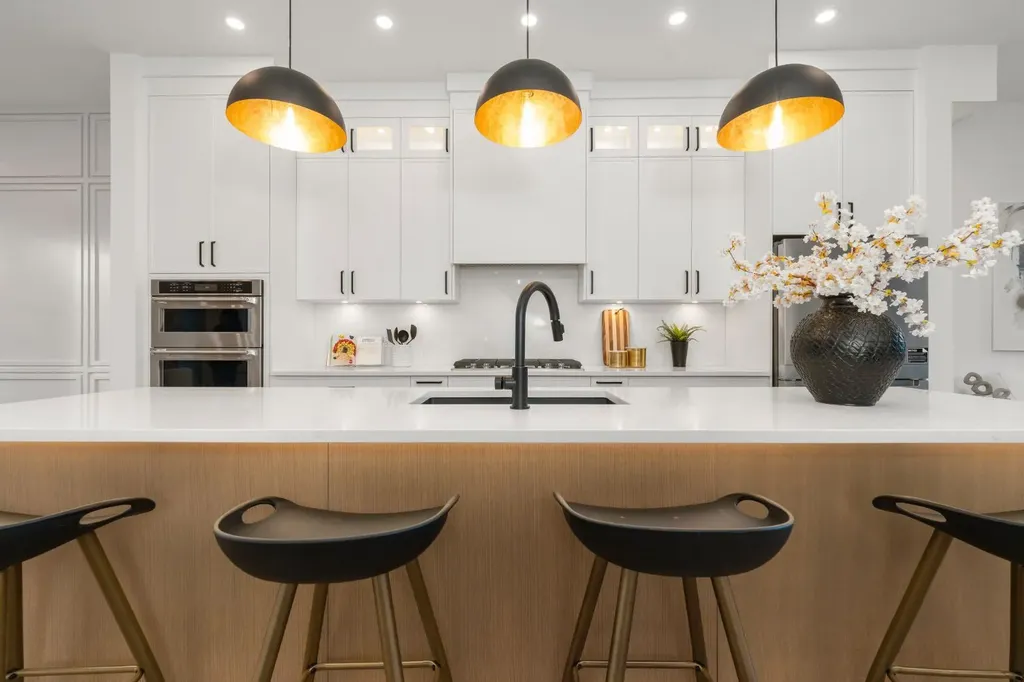 1444 43 Street SW Calgary AB T3C 2A2