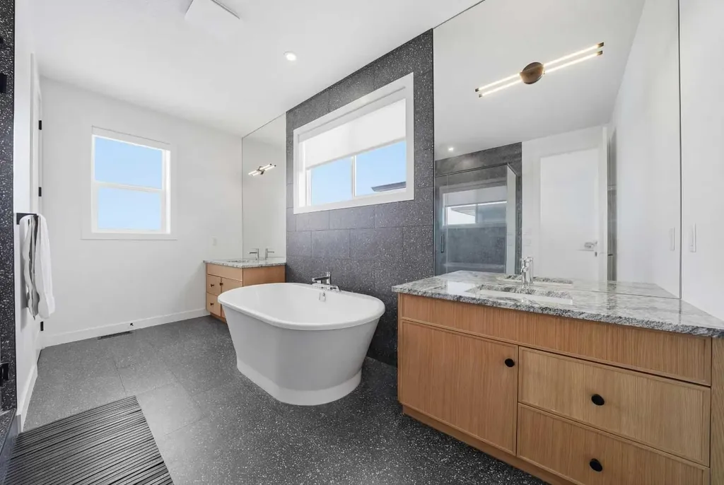 44 Ranchers Way Okotoks AB T1S4C8