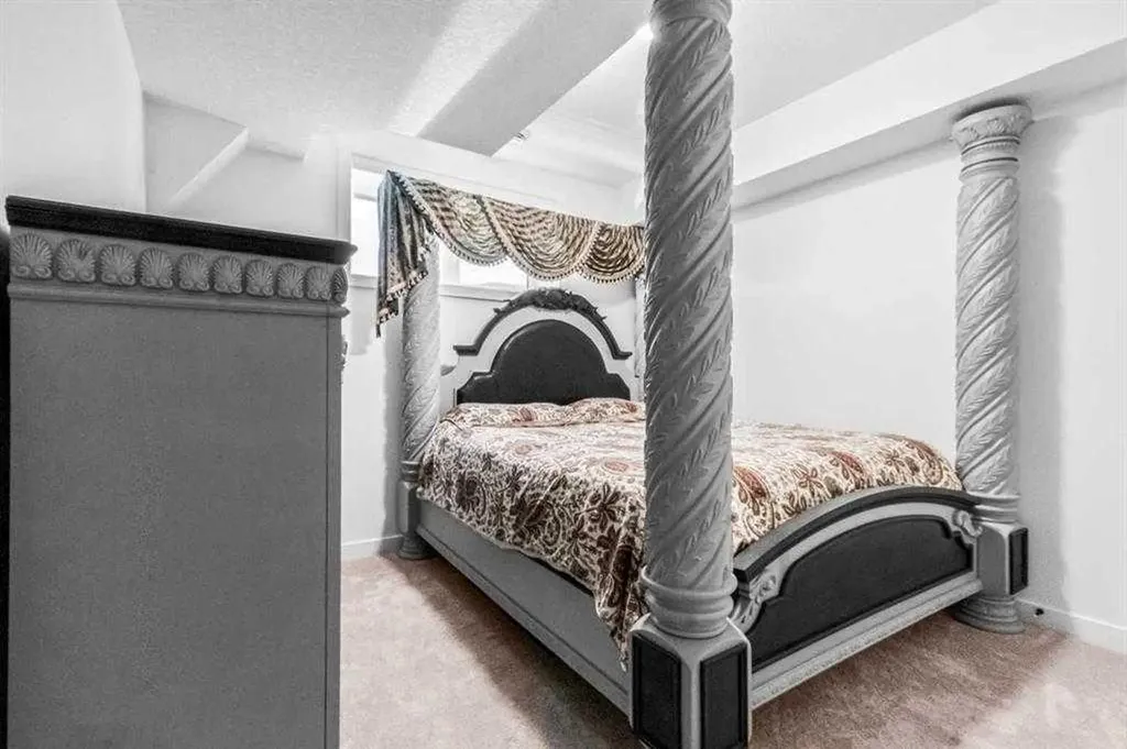 44 Ranchers Way Okotoks AB T1S4C8