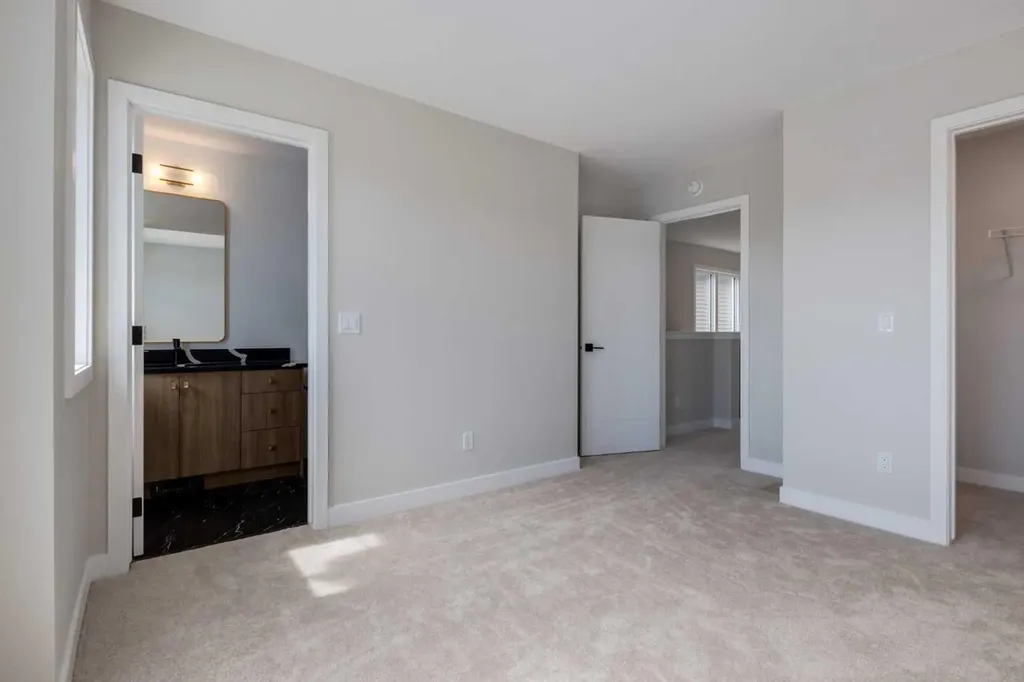 7110 Rangeview Avenue SE Calgary AB T3S 0S7