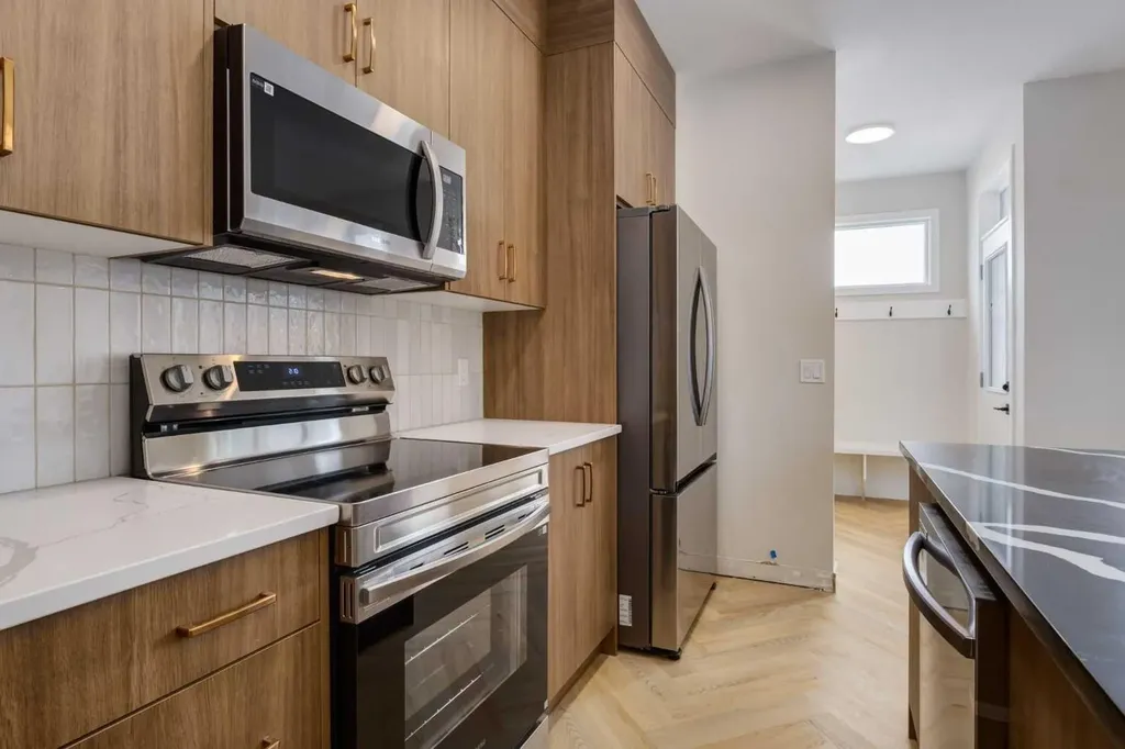 7110 Rangeview Avenue SE Calgary AB T3S 0S7