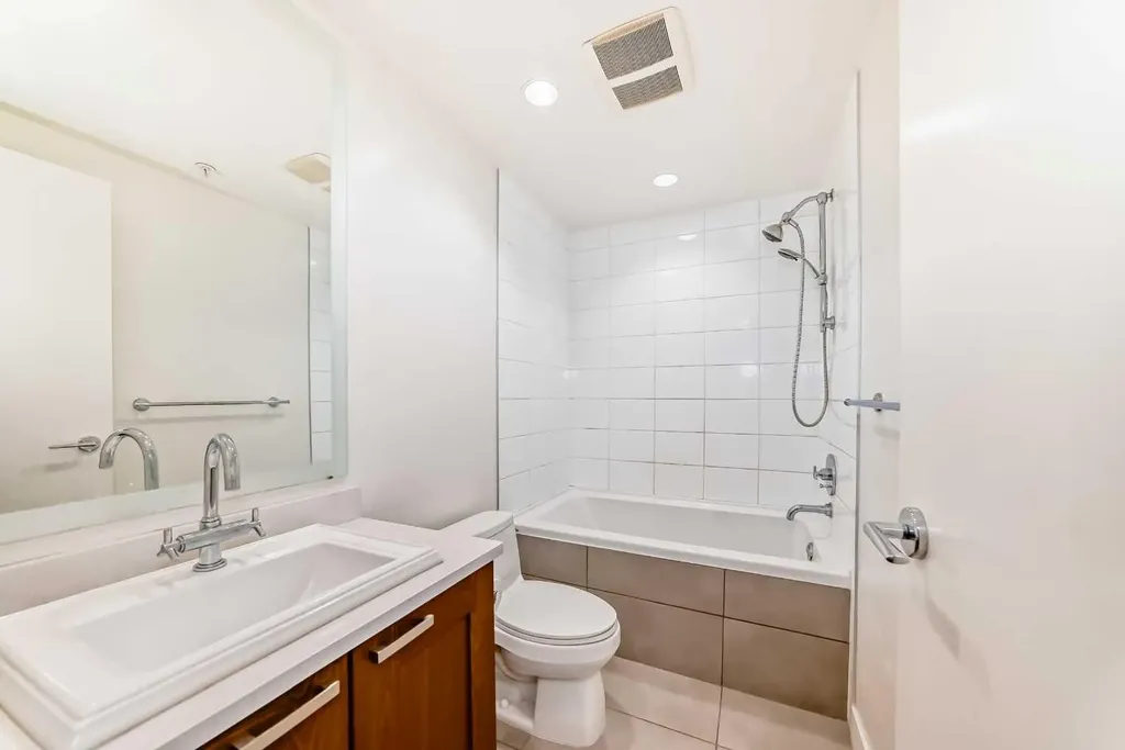 222 Riverfront Avenue SW Calgary AB T2P 0X2