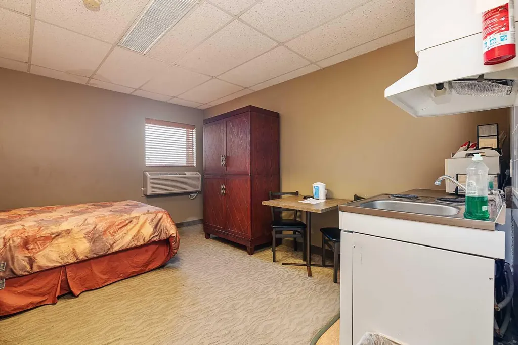 4820 50 Avenue Lloydminster AB T9V 0W5