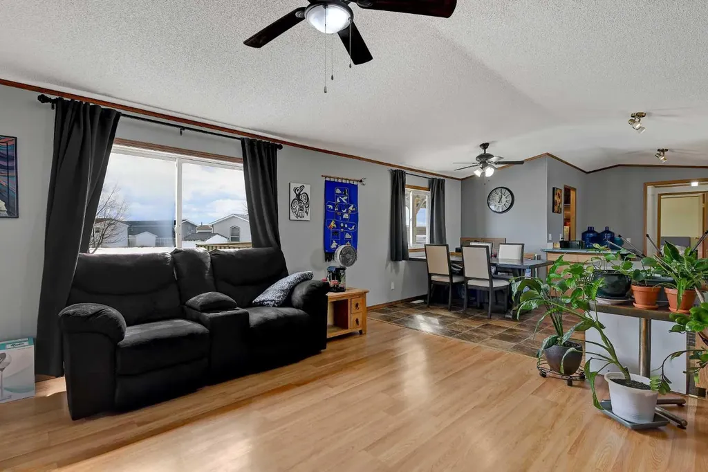 10615 88 Street Grande Prairie AB T8X 1P5