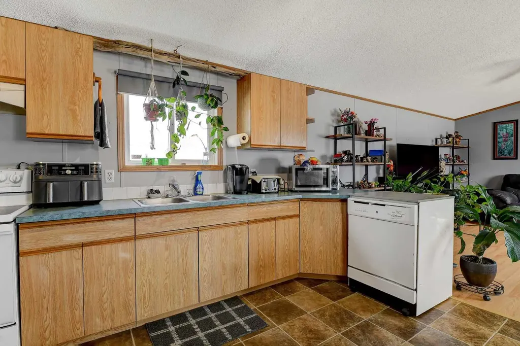 10615 88 Street Grande Prairie AB T8X 1P5