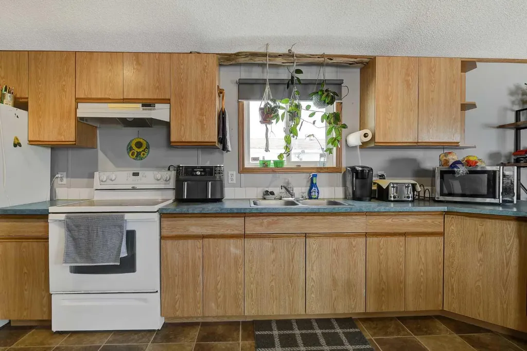 10615 88 Street Grande Prairie AB T8X 1P5