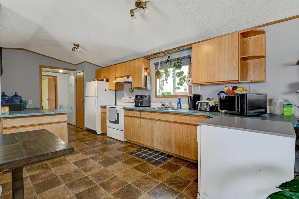 10615 88 Street Grande Prairie AB T8X 1P5