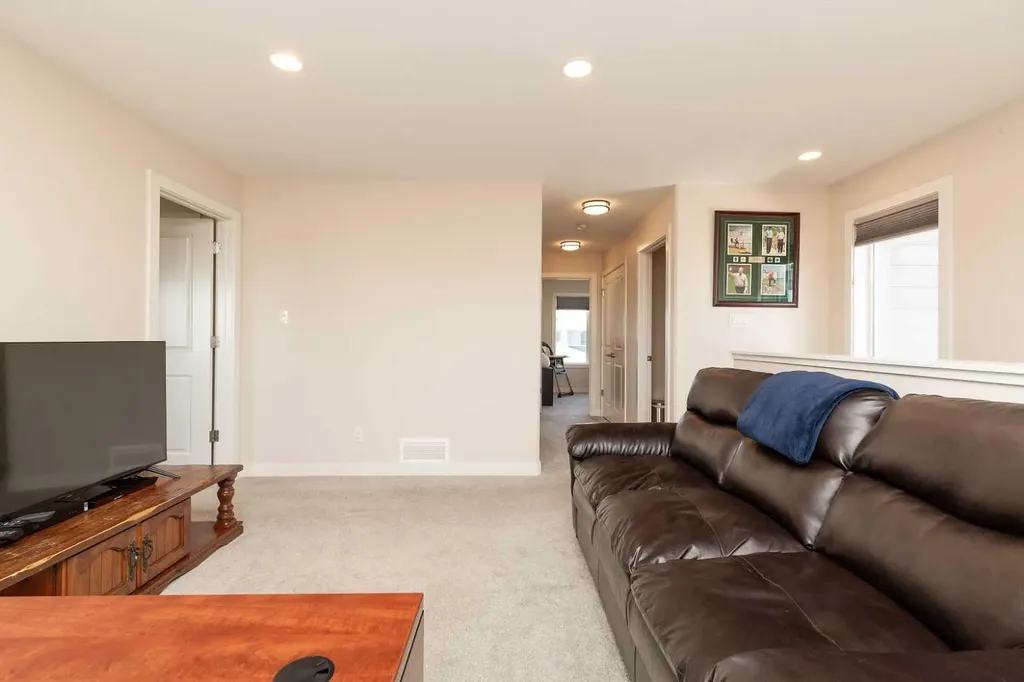 1009 Atlantic Lookout W Lethbridge AB T1J 5S9