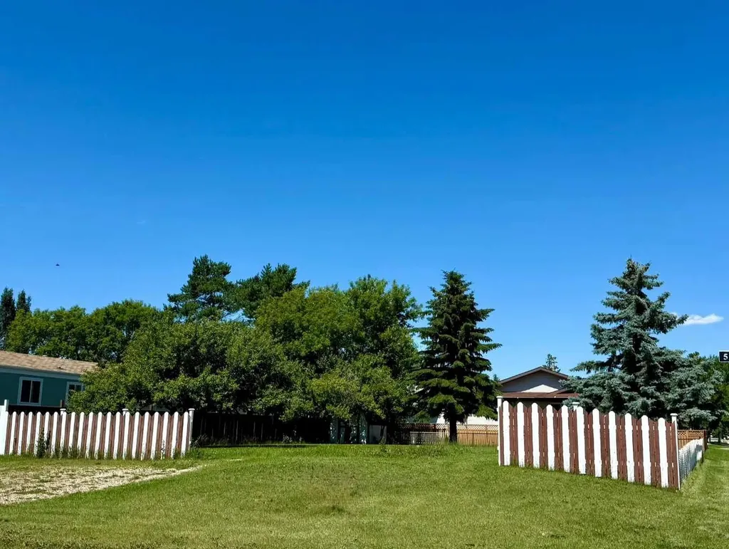 1958 5 Avenue Wainwright AB T9W 1H9