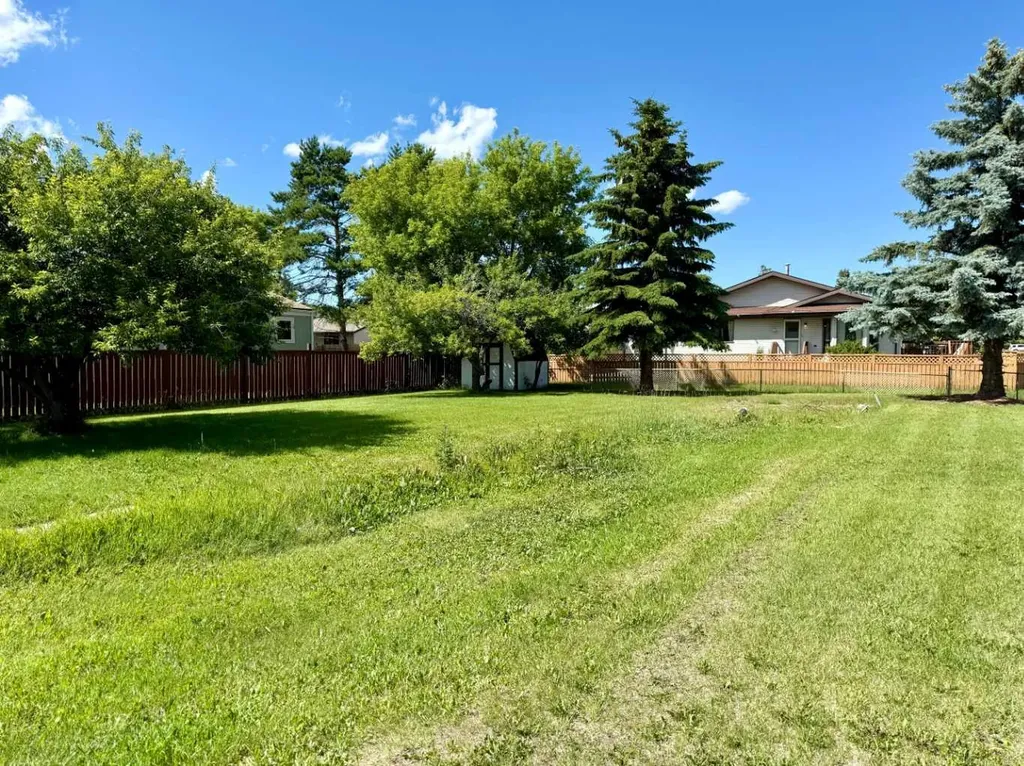 1958 5 Avenue Wainwright AB T9W 1H9