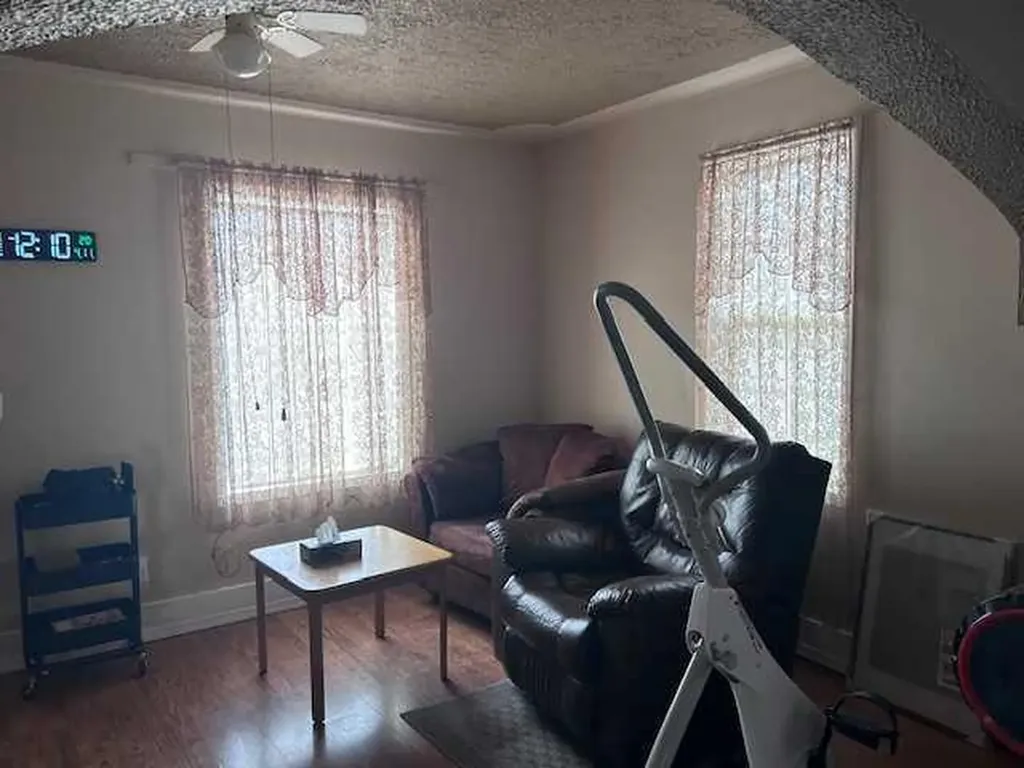 108 1 Avenue E Hanna AB T0J 1P0