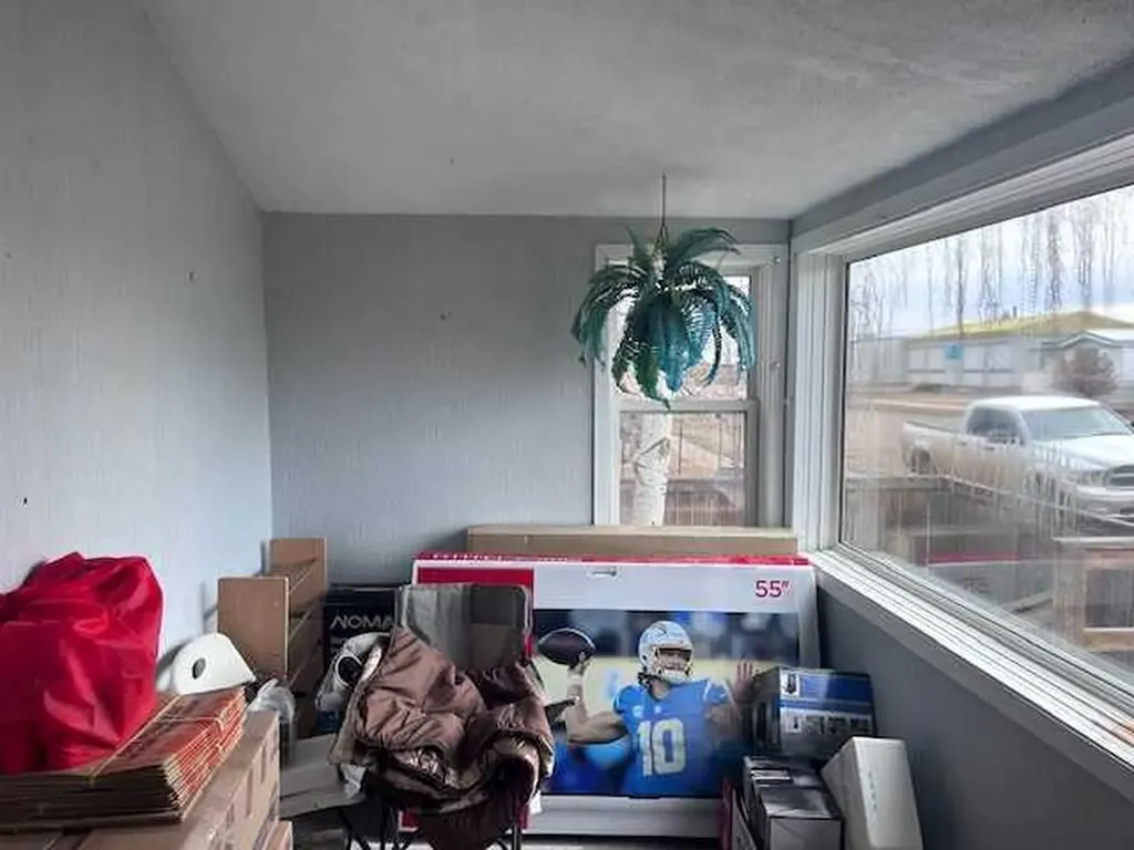 108 1 Avenue E Hanna AB T0J 1P0
