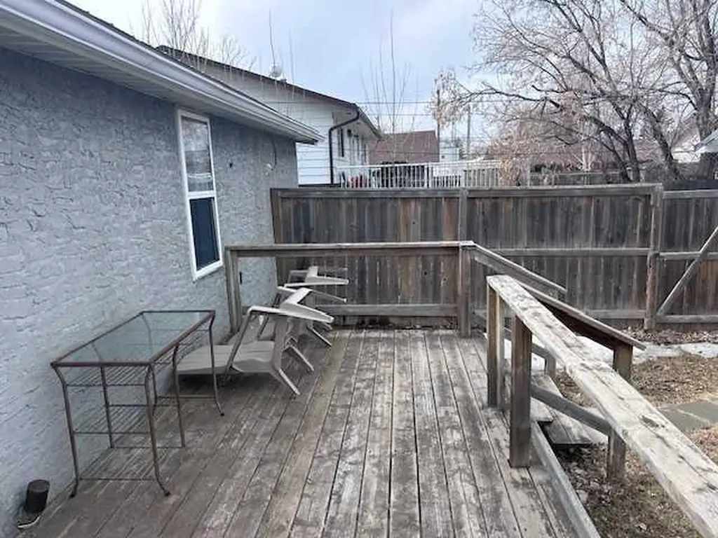 108 1 Avenue E Hanna AB T0J 1P0