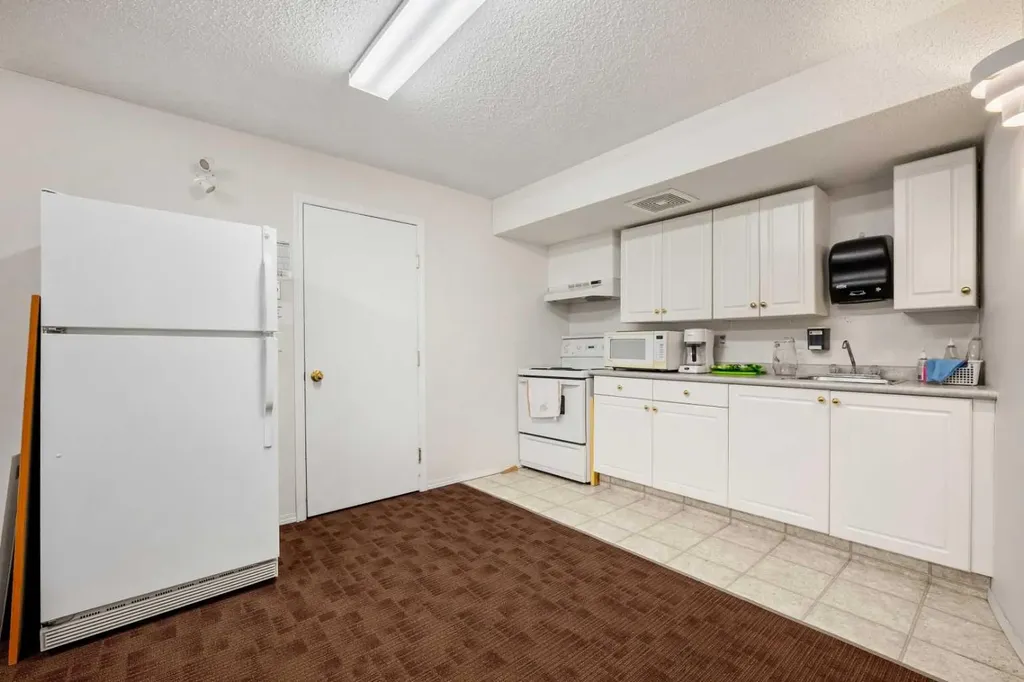 1208 Millrise Point SW Calgary AB T2Y 3W4
