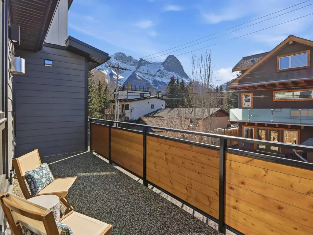 512 8th Avenue Canmore AB T1W 2E6