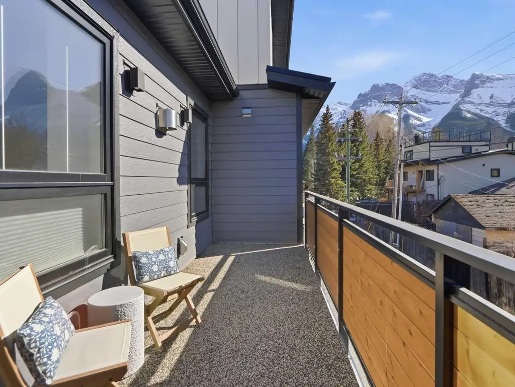 512 8th Avenue Canmore AB T1W 2E6