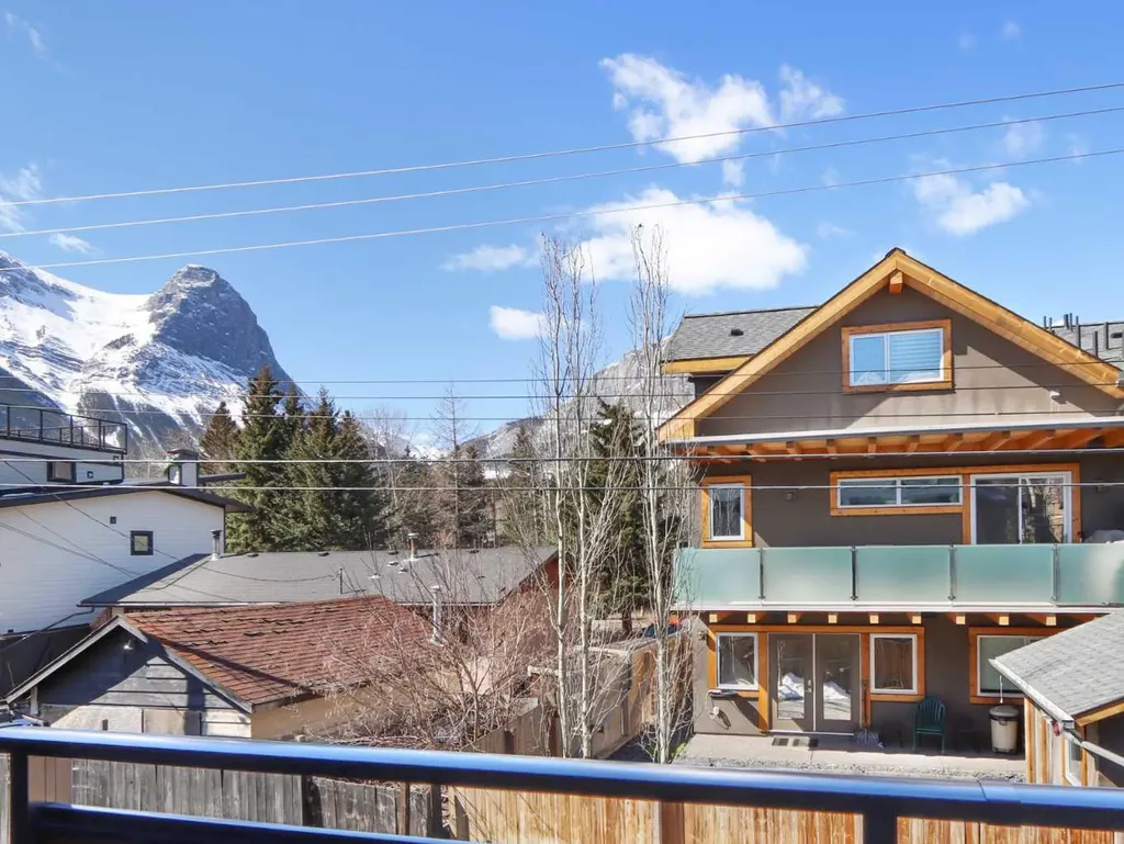 512 8th Avenue Canmore AB T1W 2E6