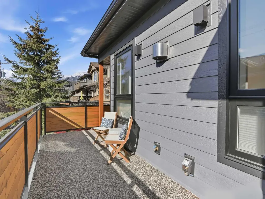 512 8th Avenue Canmore AB T1W 2E6