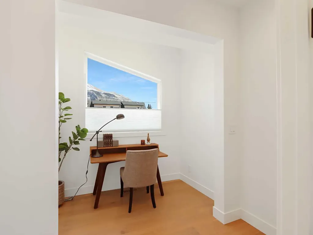 512 8th Avenue Canmore AB T1W 2E6