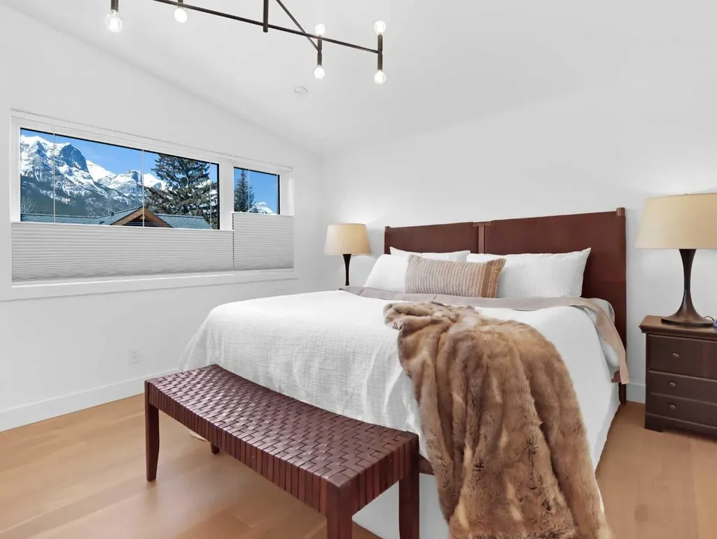 512 8th Avenue Canmore AB T1W 2E6