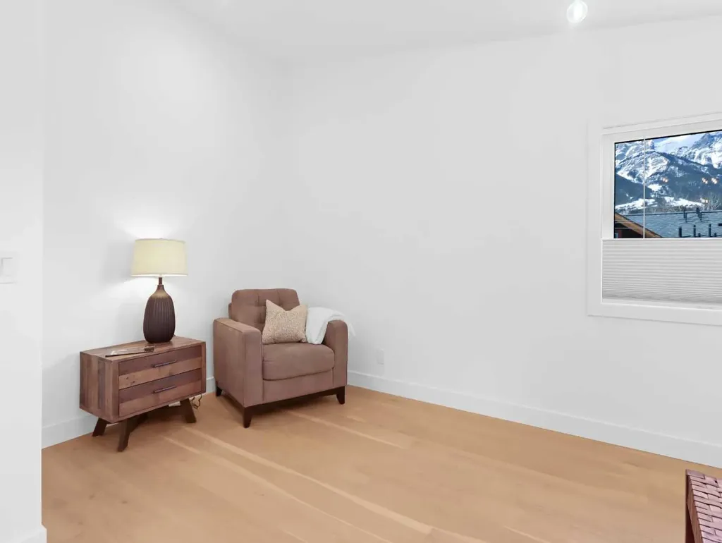 512 8th Avenue Canmore AB T1W 2E6