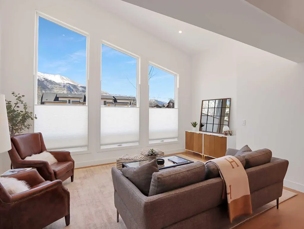 512 8th Avenue Canmore AB T1W 2E6