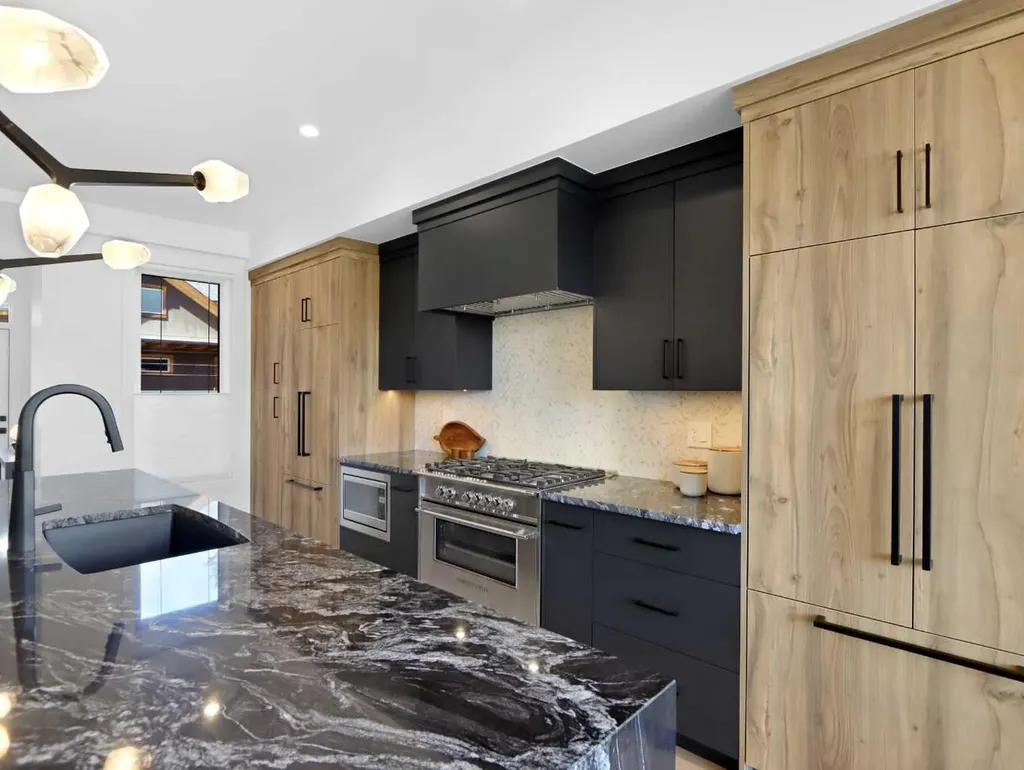 512 8th Avenue Canmore AB T1W 2E6