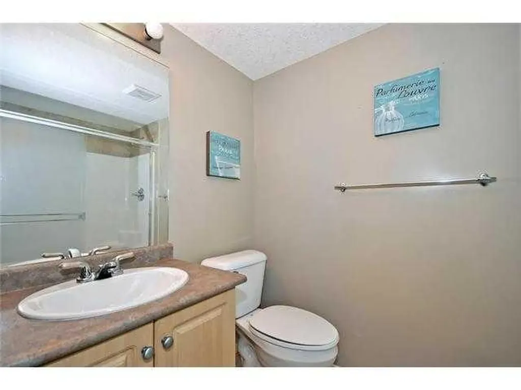 10 Prestwick Bay SE Calgary AB T2Z 0B5