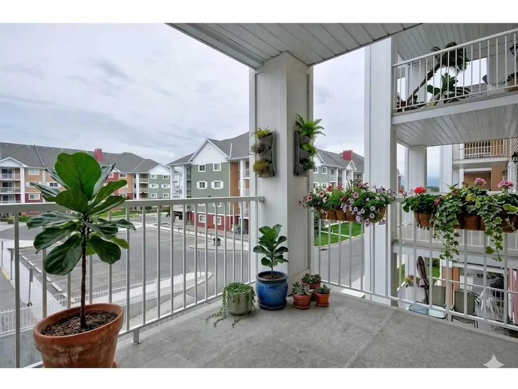 10 Prestwick Bay SE Calgary AB T2Z 0B5