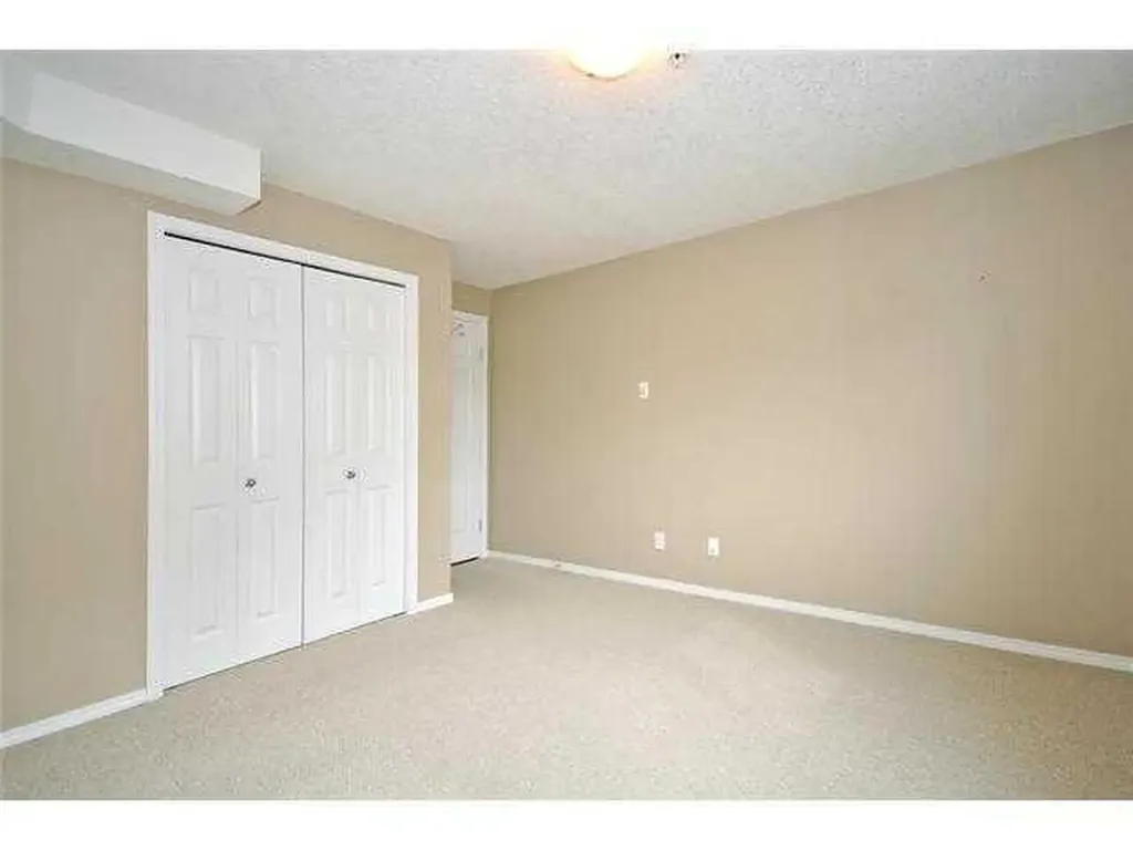 10 Prestwick Bay SE Calgary AB T2Z 0B5