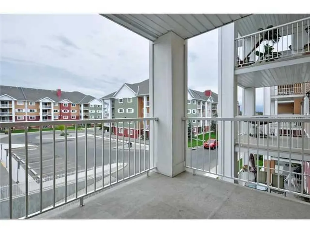 10 Prestwick Bay SE Calgary AB T2Z 0B5