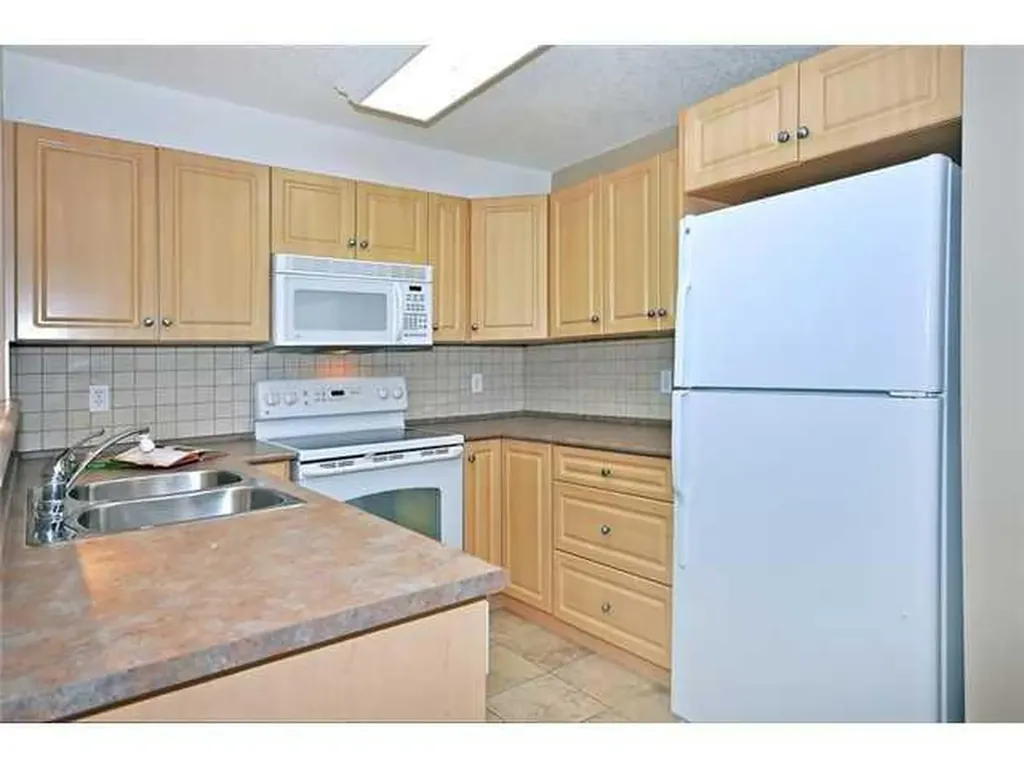 10 Prestwick Bay SE Calgary AB T2Z 0B5