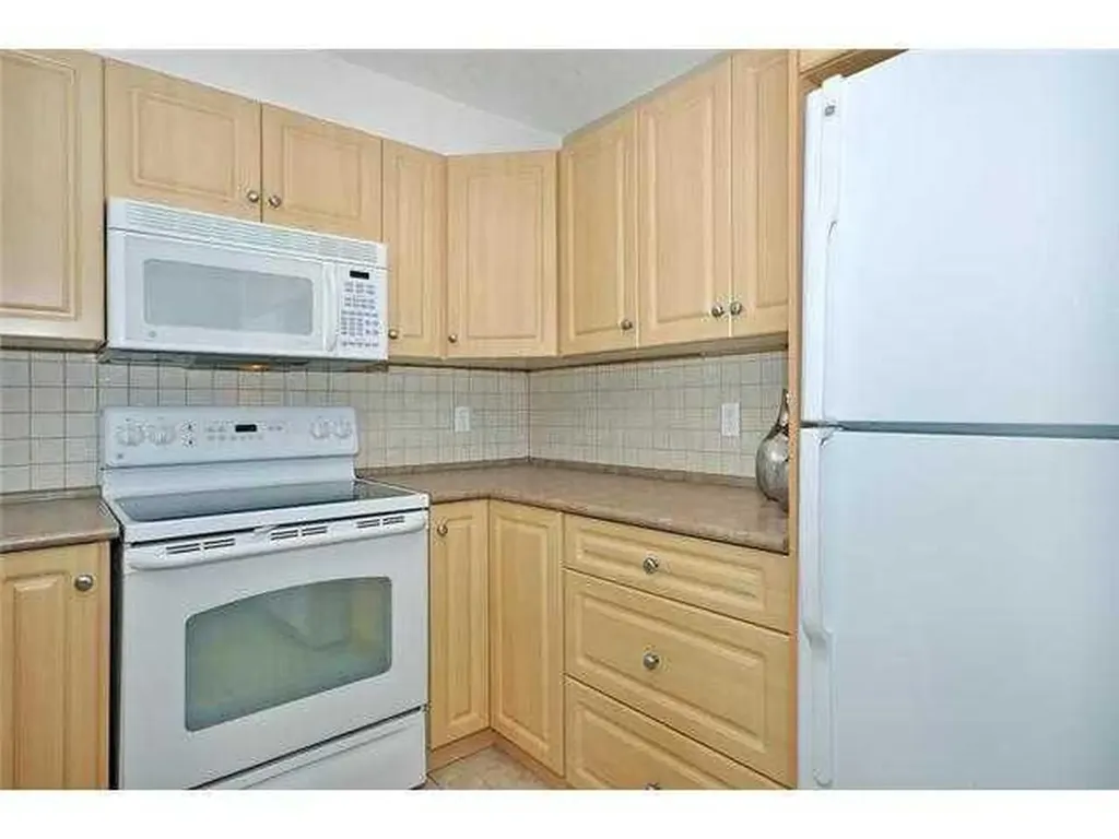 10 Prestwick Bay SE Calgary AB T2Z 0B5