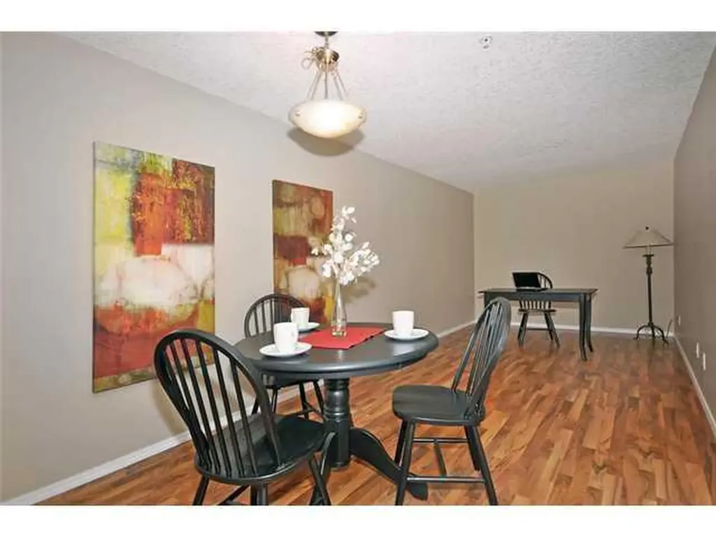 10 Prestwick Bay SE Calgary AB T2Z 0B5