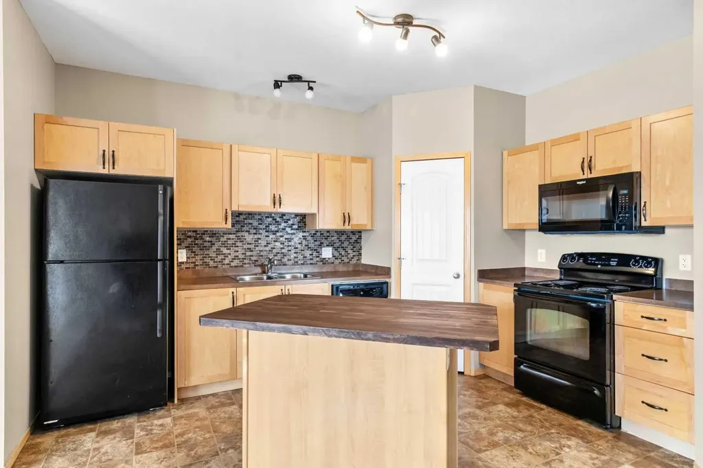 31 Jamieson Avenue Red Deer AB T4P 0H8