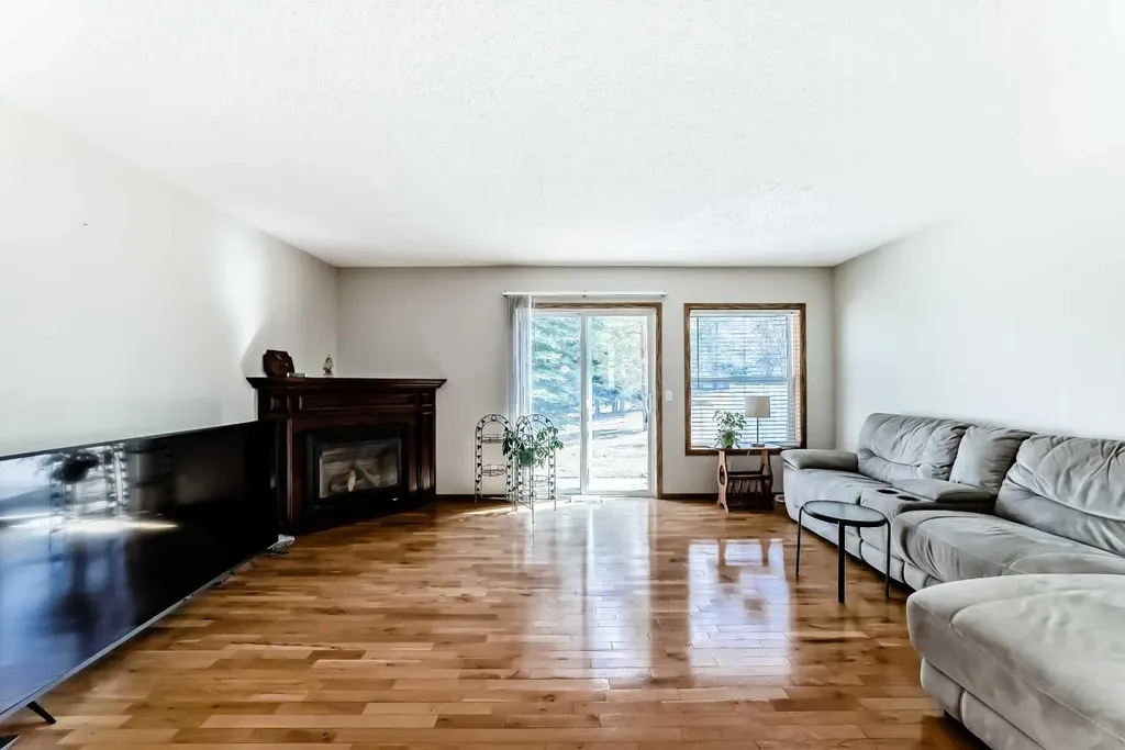209 Somervale Point SW Calgary AB T2Y 3K4