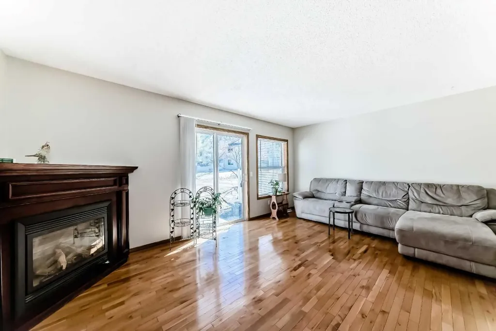 209 Somervale Point SW Calgary AB T2Y 3K4