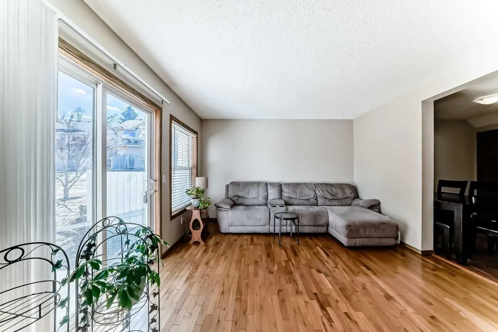 209 Somervale Point SW Calgary AB T2Y 3K4