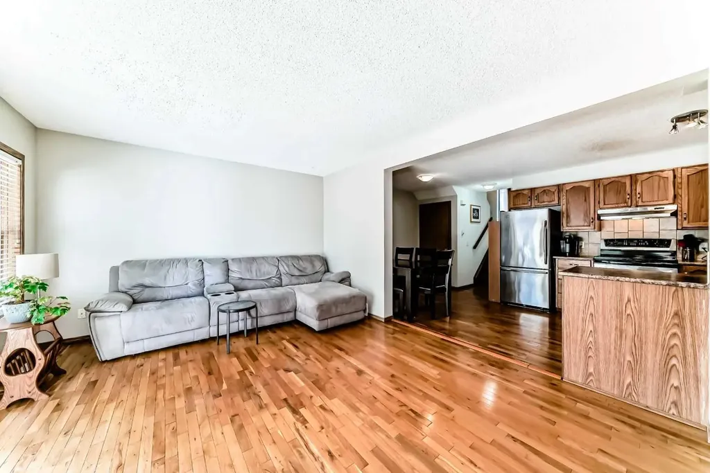 209 Somervale Point SW Calgary AB T2Y 3K4