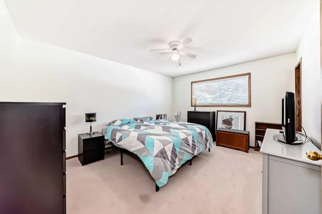 209 Somervale Point SW Calgary AB T2Y 3K4