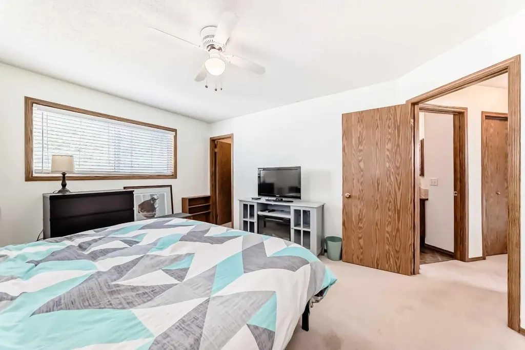 209 Somervale Point SW Calgary AB T2Y 3K4