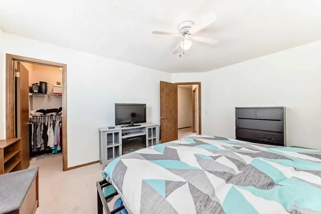 209 Somervale Point SW Calgary AB T2Y 3K4