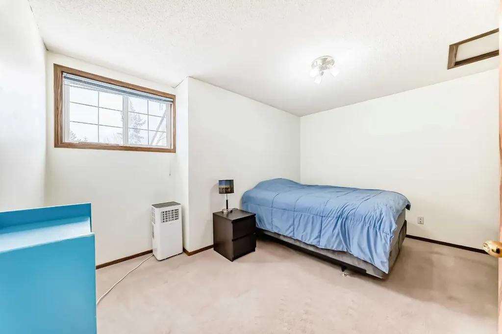 209 Somervale Point SW Calgary AB T2Y 3K4